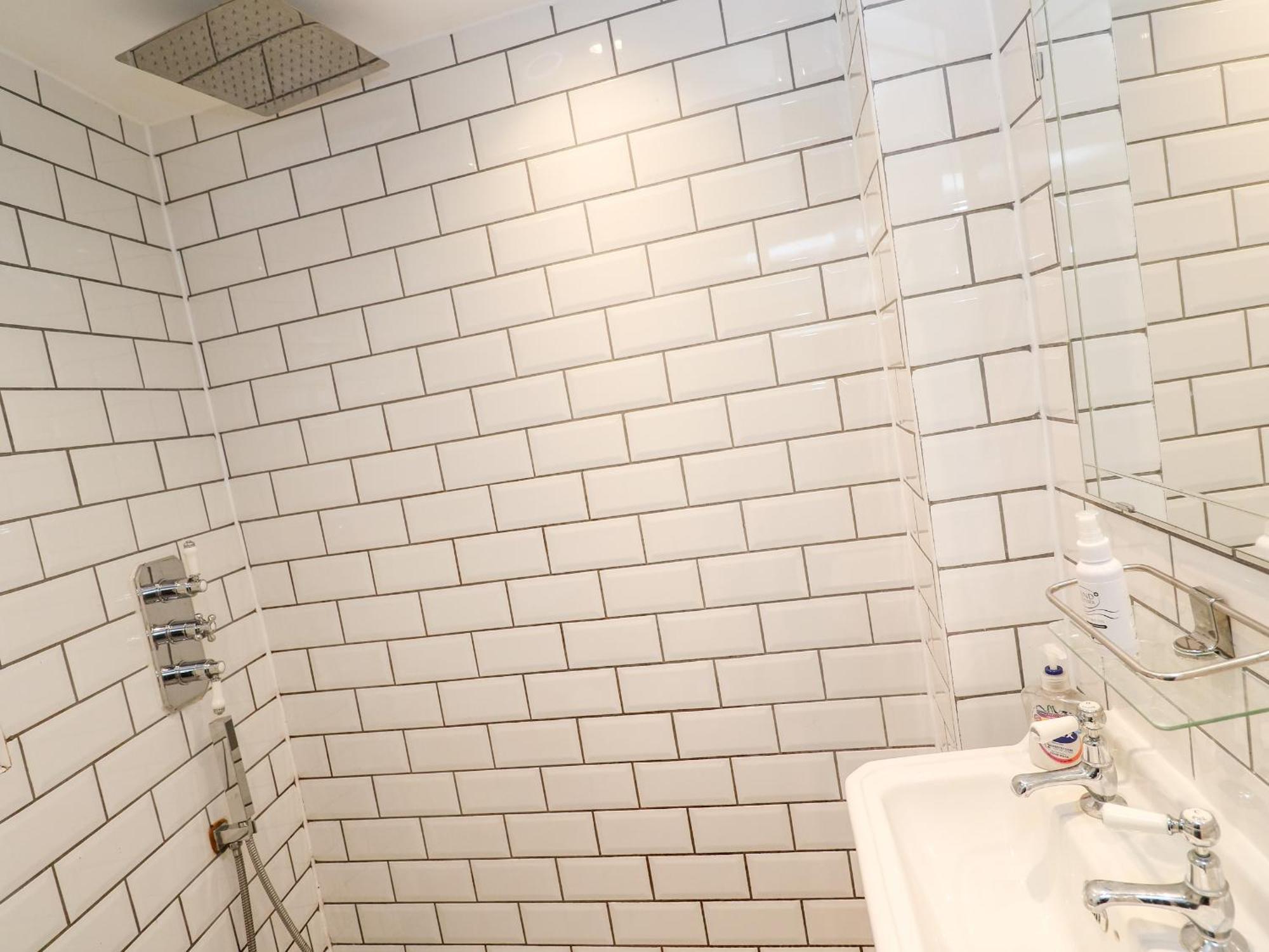Bay Tree Cottage Лу Екстериор снимка